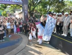 Ribuan Warga Ikuti Fun Walk KPU Tanah Bumbu Terlihat  Meriah.