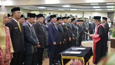 Sebanyak 55 Anggota DPRD Provinsi Kalimantan Selatan  Di Ambil Sumpah Dan Janjinya.