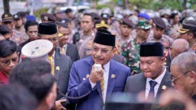 Pelantikan Anggota DPRD Provinsi Kalimantan Selatan Di Warnai Aksi Unjuk Rasa Mahasiswa Agar DPRD  Peka Terhadap Persoalan Masyarakat.