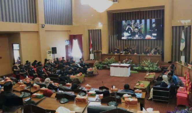 
					DPRD Tanah Bumbu Usulkan Pimpinan Baru Periode 2024-2029