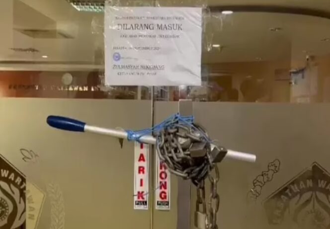 
					Puluhan Anggota PWI Desak Pengosongan Kantor Pusat di Gedung Dewan Pers