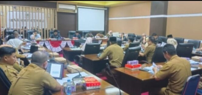 
					DPRD Tanah Bumbu Setujui 12 dari 13 Usulan Raperda untuk Program Tahun 2025.