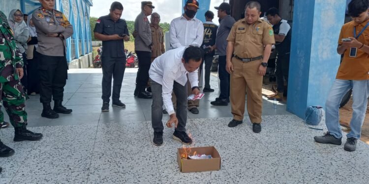 KPU Tanah Bumbu Musnahkan 22 Surat Suara Rusak Jelang Pilkada