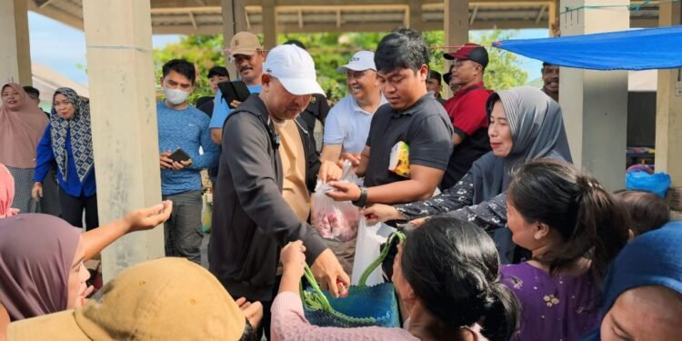 H. Bahsanuddin Blusukan ke Pasar Sebamban Baru, Pedagang Mantap Dukung ARB