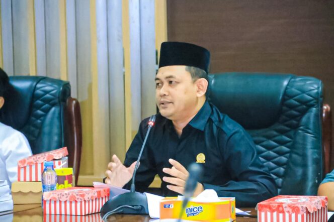 
					Anggota DPRD Tanah Bumbu, Makhruri, Menyambut baik  Mendukung atas Terbentuknya Forum Jurnalis Tanah Bumbu