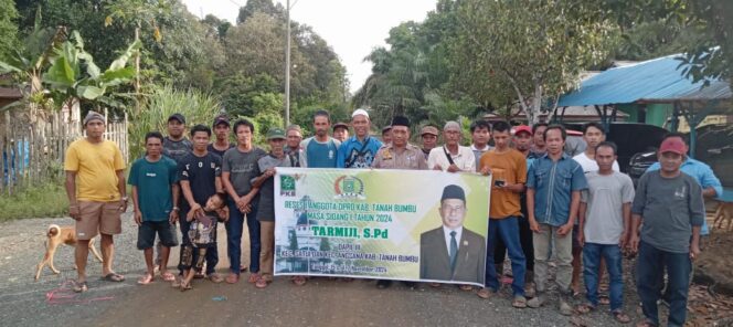 
					Anggota DPRD Tanah Bumbu  Tarmiji, SPd. Gelar Reses Serap Aspirasi Warga Di Tiga Desa.