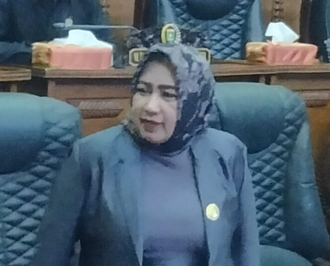 
					Anggota DPRD Tanah bumbu HJ. Ernawati, Sos  Menyambut baik Terbentuknya Forum Jurnalis Tanah Bumbu (FJTB)