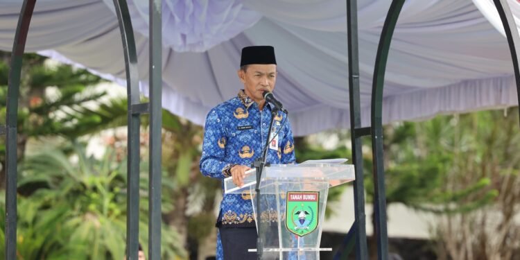 Sekda Tanah Bumbu Ambo Sakka Sampaikan Tujuh Amanat Presiden RI Pada HUT Korpri ke-53