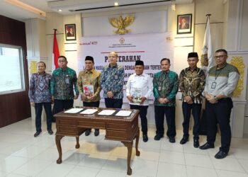 Bupati Tanah Bumbu Hadiri Penyerahan LHP Di Kantor BPK Kalsel