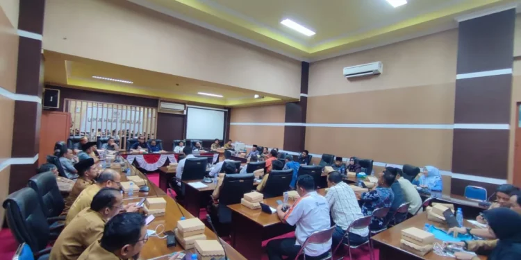 DPRD Tanah Bumbu Gelar Rapat Gabungan Bahas Tantangan Peternak Ayam Potong dan Kemitraan