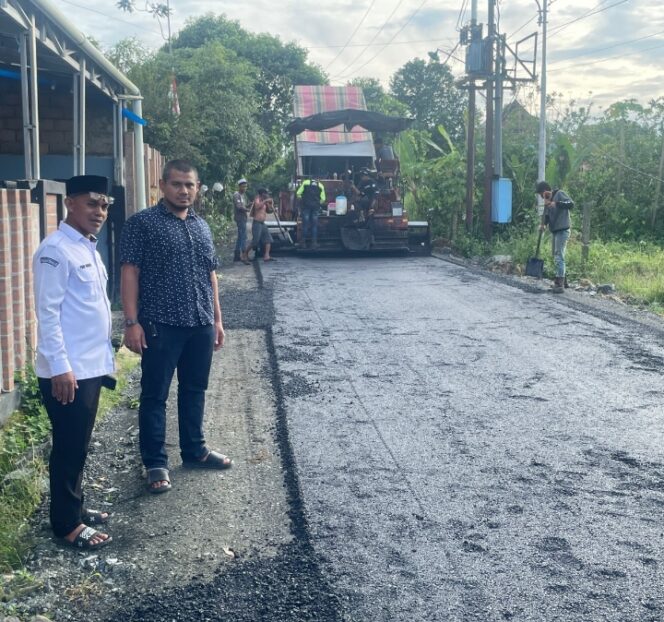 
					Pengaspalan jalan RT.05  Di Awasi Langsung Lurah Gunung Tinggi Kecamatan Batulicin