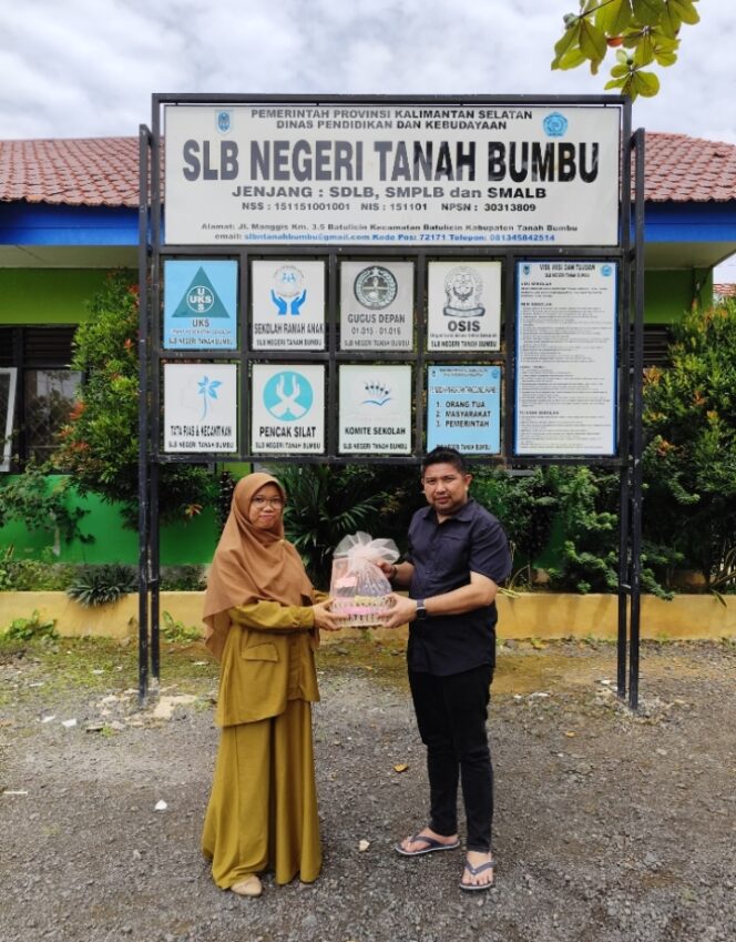 
					Bakat  Mereka Harus Terus Diasah.  Kata Legislator PDIP  M.Syaripuddin Saat Kunjungi SLBN Tanah Bumbu.
