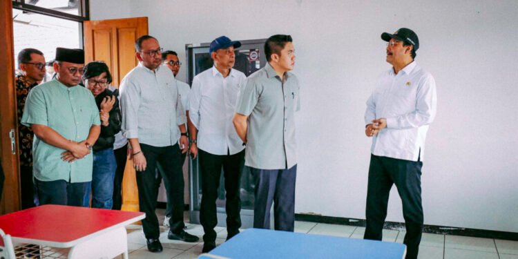 Seskab dan Mensos Cek Kesiapan Sekolah Rakyat di Bekasi