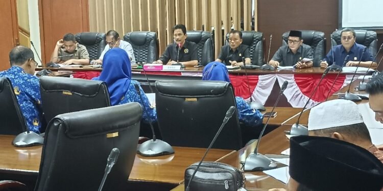 DPRD Tanah Bumbu Gelar Rapat Kerja Bahas Raperda Riset dan Inovasi Daerah