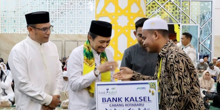 [Foto] Wagub Kalsel Serahkan Bantuan Sembako