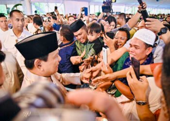 Silaturahmi Lebaran, Presiden Prabowo Sambut Ribuan Warga di Istana Kepresidenan Jakarta