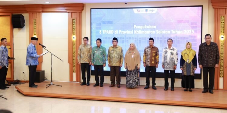 Bupati Andi Rudi Latif hadiri pengukuhan TPKAD Tanah Bumbu untuk Pertumbuhan Ekonomi Didaerah