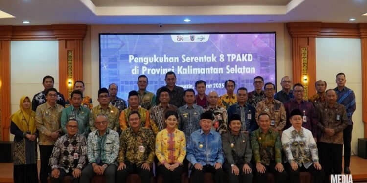 Gubernur dan Wakil Gubernur Kalsel Hadiri Pengukuhan Serentak Delapan TPAKD Se-Kalsel