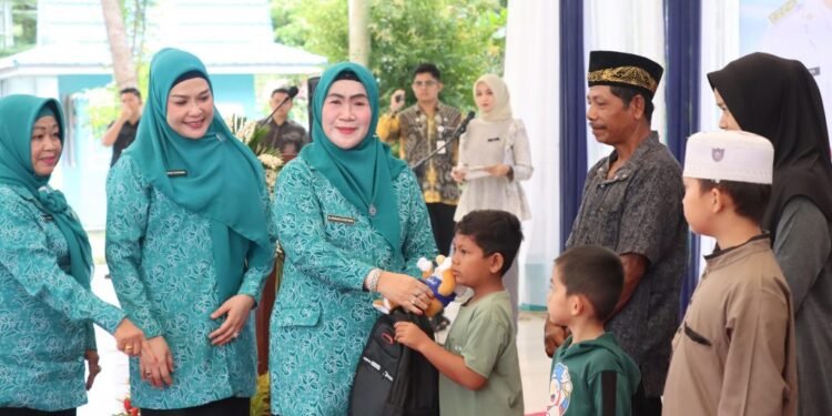 HKG Ke-53 dan Safari Ramadan, TP PKK Kalsel Gelar Bakti Sosial di Kabupaten HSS