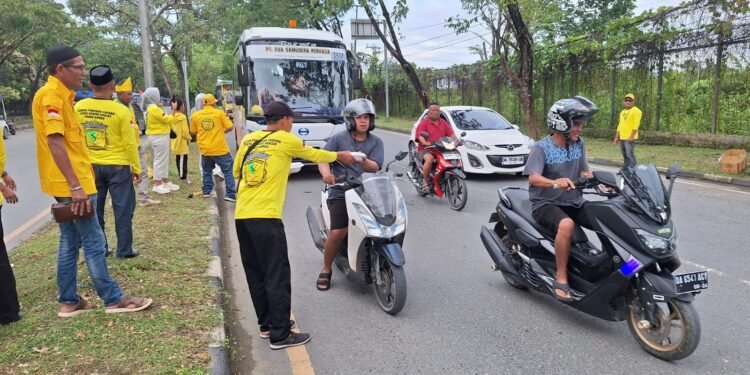 Laung Kuning Banjar Tanah Bumbu Gelar Aksi Sosial Berbagi Takjil di Bulan Ramadan