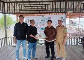 PT. Jhonlin Group Salurkan Ratusan Paket Sembako dan Ribuan Takjil untuk Warga Tanah Bumbu