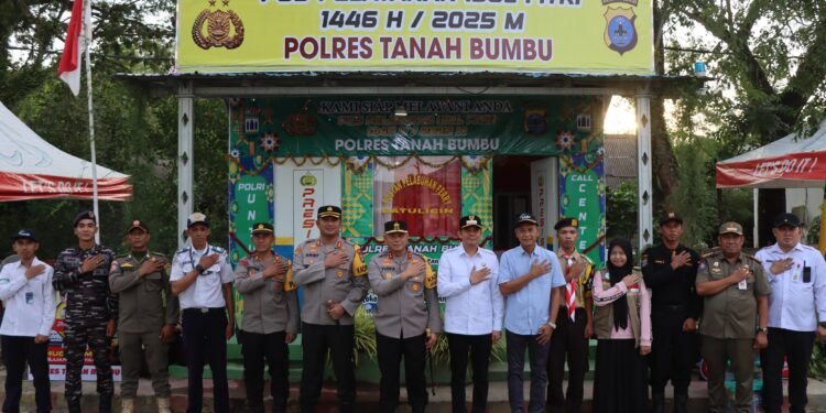 Bupati Bang Arul dan Kapolres Tanbu dampingi Kapolda Kalsel Tinjau Pos Terpadu Operasi Ketupat Intan 2025 : Pastikan Pemudik Aman dan Nyaman
