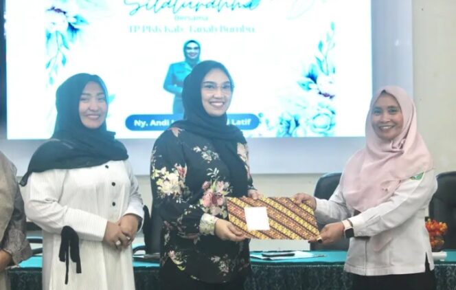 
					Ketua TP PKK Tanah Bumbu Andi Irmayani Rudi Latif: Program PKK Harus Selaras Dengan Visi Misi Bupati 2025-2030