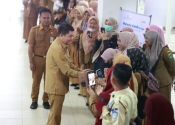 Pertemuan yang Mengharukan Bu Guru Sawiah dan Momen Berkesan Bersama Bupati Tanah Bumbu