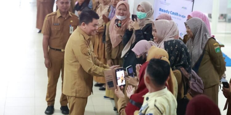 Pertemuan yang Mengharukan Bu Guru Sawiah dan Momen Berkesan Bersama Bupati Tanah Bumbu