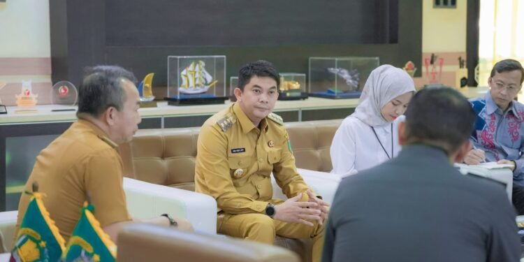 Bupati Andi Rudi Latif Hadiri Rapat Koordinasi Pembangunan Mako Yon TP Tanah Bumbu