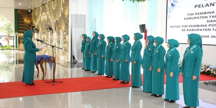 Bupati Andi Rudi Latif Kukuhkan Ketua dan Lantik Pengurus TP PKK Tanah Bumbu 2025-2030
