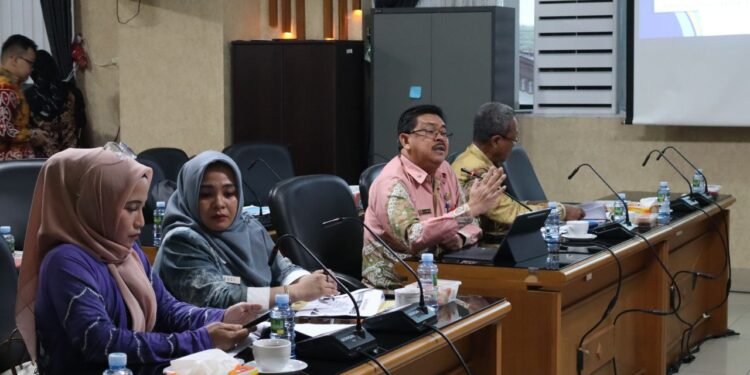 Jajaran Dinas Kominfo Kalsel Ikuti LKPJ 2024 di Komisi I DPRD Kalsel