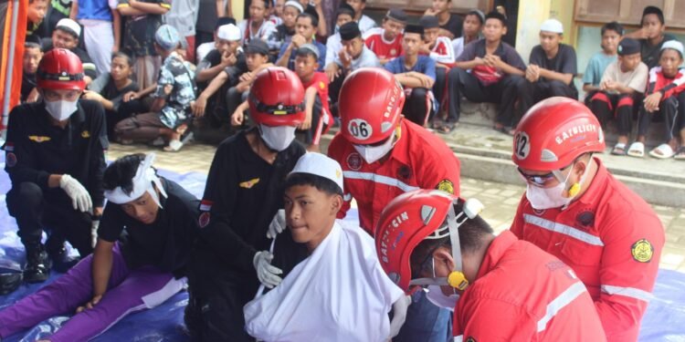 Peringati Hari Kesiapsiagaan Bencana, Pemkab Tanbu Gelar Sosialisasi SPAB di Ponpes Al-Asmaul Husna