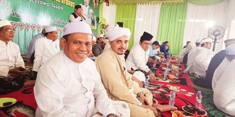 Spiritualitas dan Kebersamaan: DPRD Tanah Bumbu Turut Memeriahkan Haul Akbar di Sebamban Baru