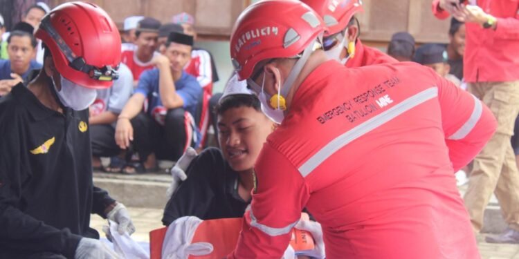 BPBD Tanah Bumbu Gelar Sosialisasi & Simulasi Bencana di Ponpes Al-Asmaul Husna, Tingkatkan Kesiapsiagaan Sejak Dini