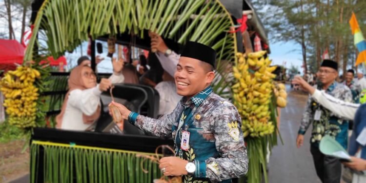 Pawai Taaruf MTQN XXII Kecamatan Kusan Hilir Meriahkan Jalanan dengan Konsep Islami