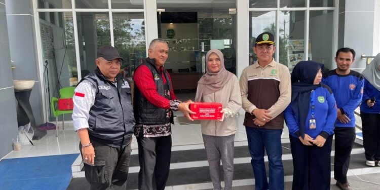 Pemprov Kalsel Salurkan Bantuan bagi Korban Banjir Rob di Kabupaten Tapin