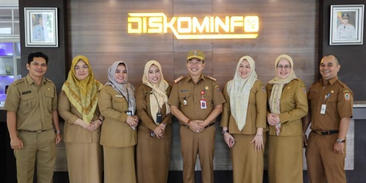 Sidak ke SKPD, Sekdaprov Kalsel Kunjungi Ruang Pelayanan Jaringan di Diskominfo