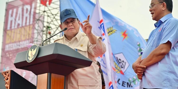 Presiden Prabowo Tegaskan Komitmen Pemerintah untuk Kesejahteraan Pekerja dalam Peringatan Hari Buruh di Monas