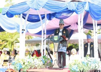 Bupati Andi Rudi Latif Pimpin Upacara Hardiknas 2025 di Tanah Bumbu