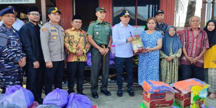Bupati Andi Rudi Latif Tinjau dan Salurkan Bantuan untuk Korban Kebakaran