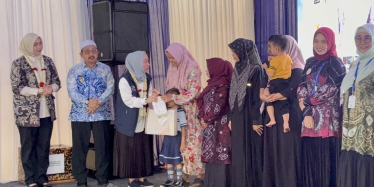 Kunjungi Posyandu Jati 2, Ketua TP Posyandu Dorong Peningkatan Kesejahteraan Masyarakat Lewat 6 SPM