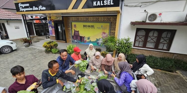 Pemprov Kalsel Gelar Gerakan Pangan Murah, Sayur Dijual Keliling di Area Perkantoran