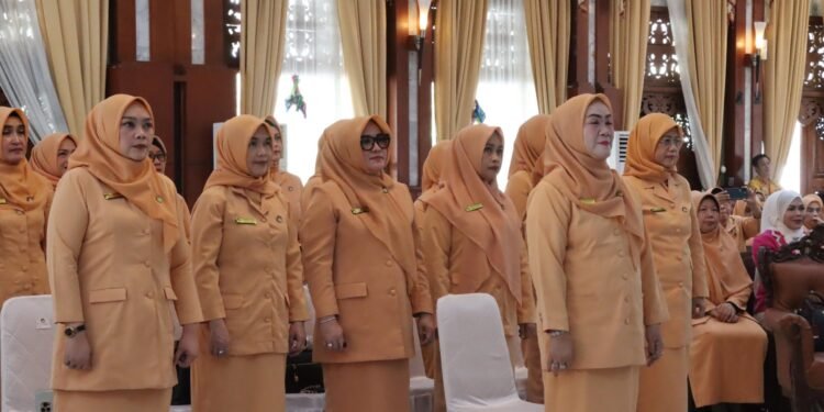 Ida Rahmawati Budi Gunadi Sadikin Kukuhkan Pengurus DWP Provinsi Kalsel Masa Bakti 2024-2029