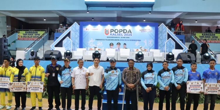 Pemprov Kalsel Serahkan Bonus Atlet Peraih Medali di Ajang PON dan Perparnas 2024