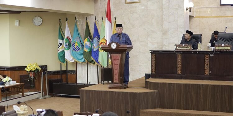 Gubernur Kalsel Paparkan Arah Pembangunan 2025–2029 dan Revisi Pengelolaan Tambang di Paripurna DPRD