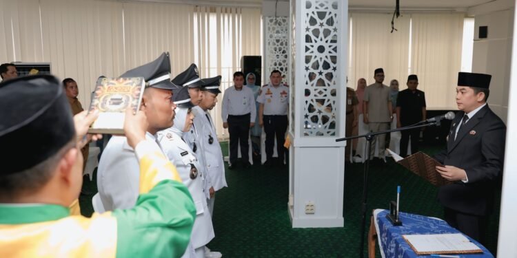 Bupati Andi Rudi Latif Lantik Kades Antar Waktu: Ingatkan Pemimpin Tidak Lepas Dari Fitnah, Adu domba dan Penghianatan
