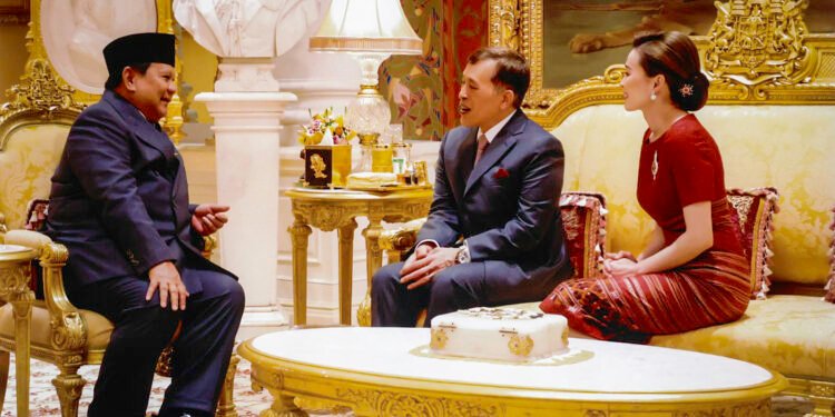 Presiden Prabowo Subianto Disambut Hangat Raja dan Ratu Thailand di Amphorn Royal Palace