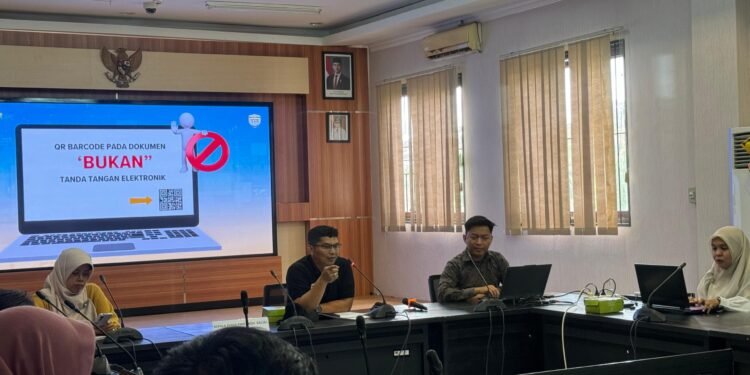 Tingkatkan Akuntabilitas Kinerja PNS, Diskominfo Kalsel Sosialisasikan Penggunaan TTE ke Dinas PMD Kalsel