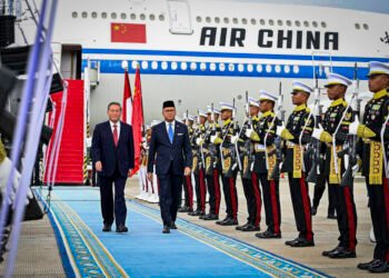 Premier Li Qiang Tiba di Tanah Air, Tandai Kunjungan Resmi Tiga Hari ke Indonesia